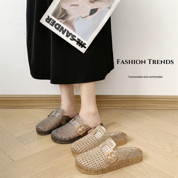 Fashionable women's slippers flat