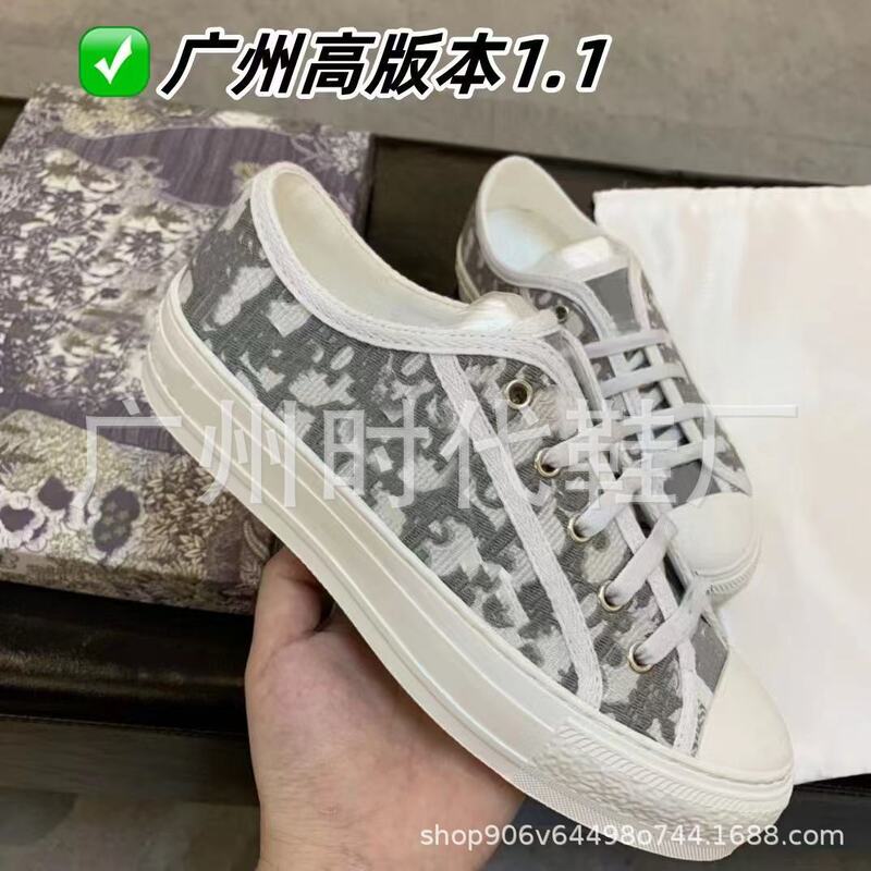 D Brand Embroidered Canvas Shoes with Thin Soles, Vintage Floral Lettering, Sports Version, Versatile for Women and Men, High-Top, Height-Increasing