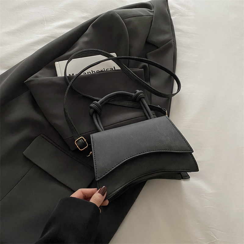 Bolsos de moda para mujer 2024 otoño nueva tendencia bolso de hombro de moda bolso de mensajero casual simple bolso cuadrado pequeño de color sólido