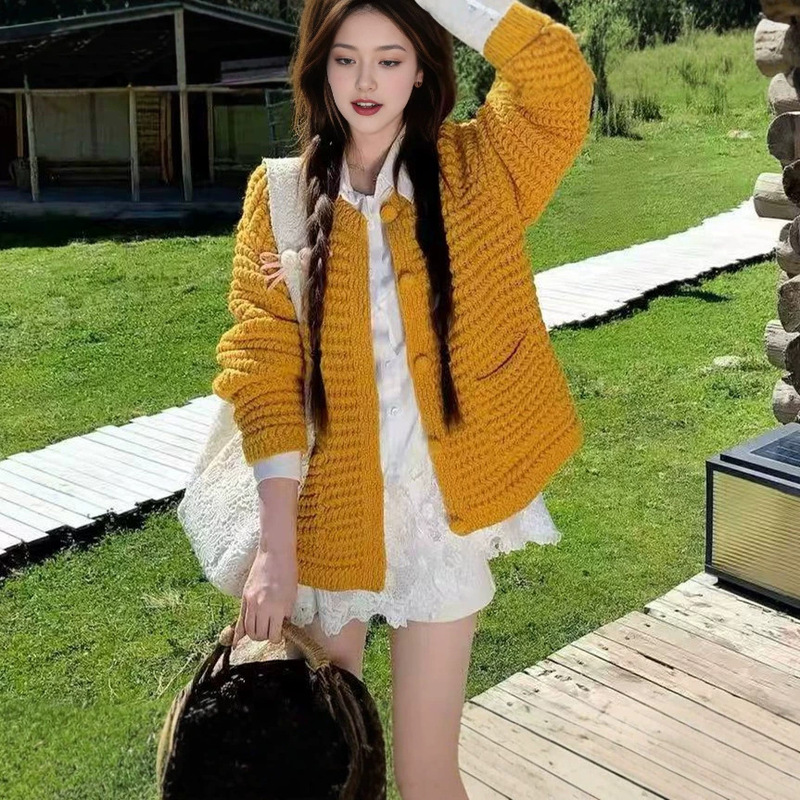 Retro chunky knit open-front cardigan for women, loose fit, round neck, with pockets, soft and comfortable knit outerwear, versatile sweater for fall and winter