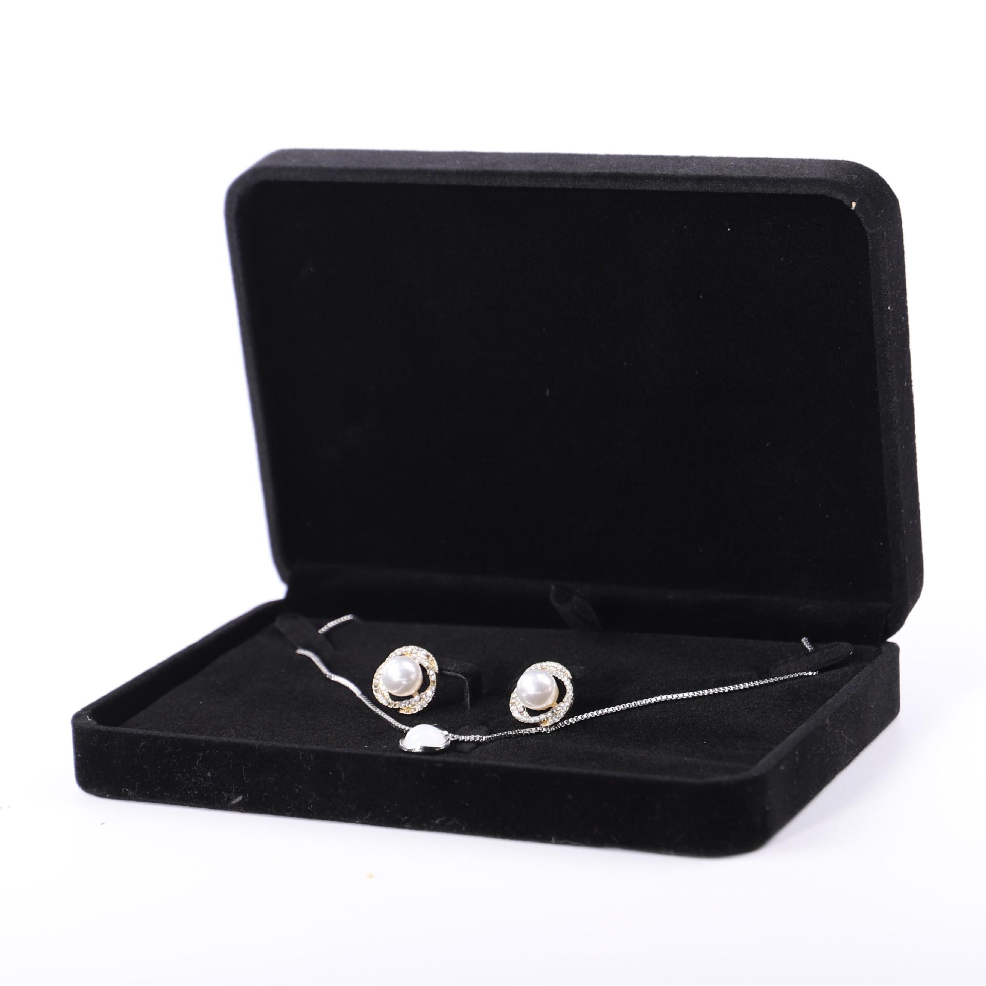 Fuente fábrica venta directa franela joyería caja de embalaje collar pendientes caja de anillo pulsera colgante caja de cadena de mano al por mayor