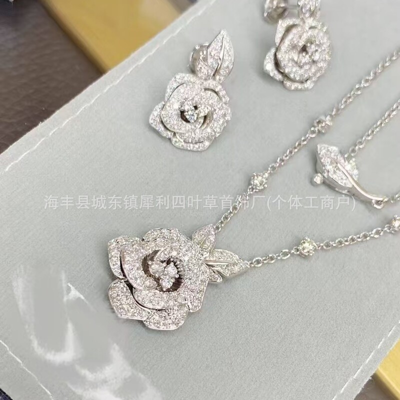 V Gold High Version Dijia Diamond Full Diamond Rose Necklace Fashion Accessible Luxury White Gold Plated Rose Gold Precision Version