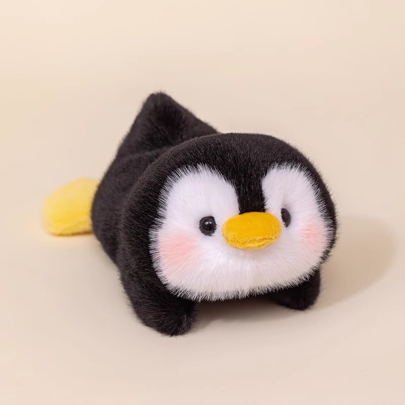 ニャンコのお姉さんのオリジナルの手のひらの中のぬいぐるみのデスクトップの手首は人形のテーブルを敷きます。