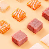 Кошачья закуска замороженная сушеное куриное зерно питомец куриная грудка мясо перепелота яиц желток маленькая рыба высушенная котенок кошачий корм для собак