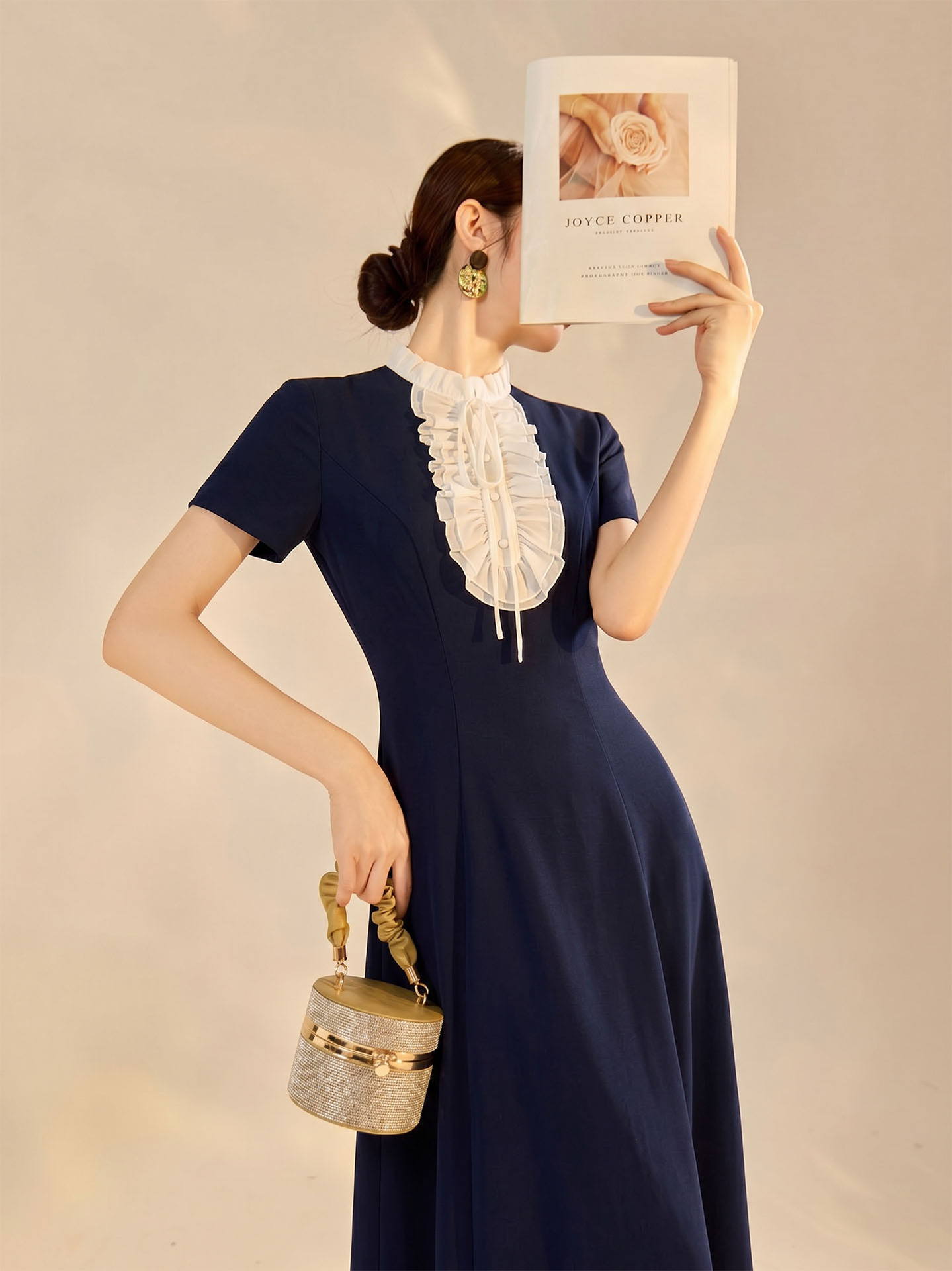 Đầm dài chữ A ren tay ngắn thắt lưng — Màu xanh da trời