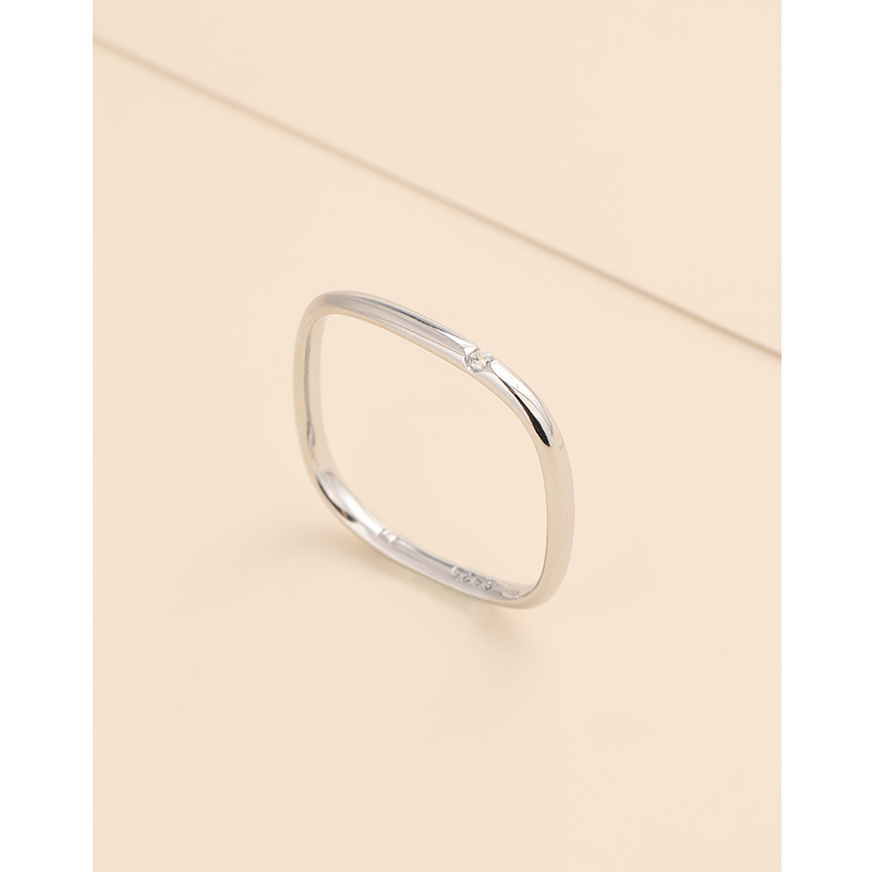 925 anillo cuadrado de plata esterlina de lujo ligero nicho simple en línea con el mismo anillo de anillo de diamante de alto nivel