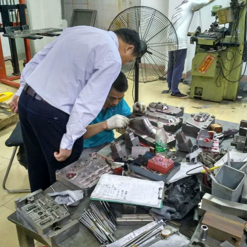 Литье под давлением пластичная прессформа изготовляя мелкомасштабные разработки исходных продуктов и дизайна одно-стоп обслуживание Гуандун завод