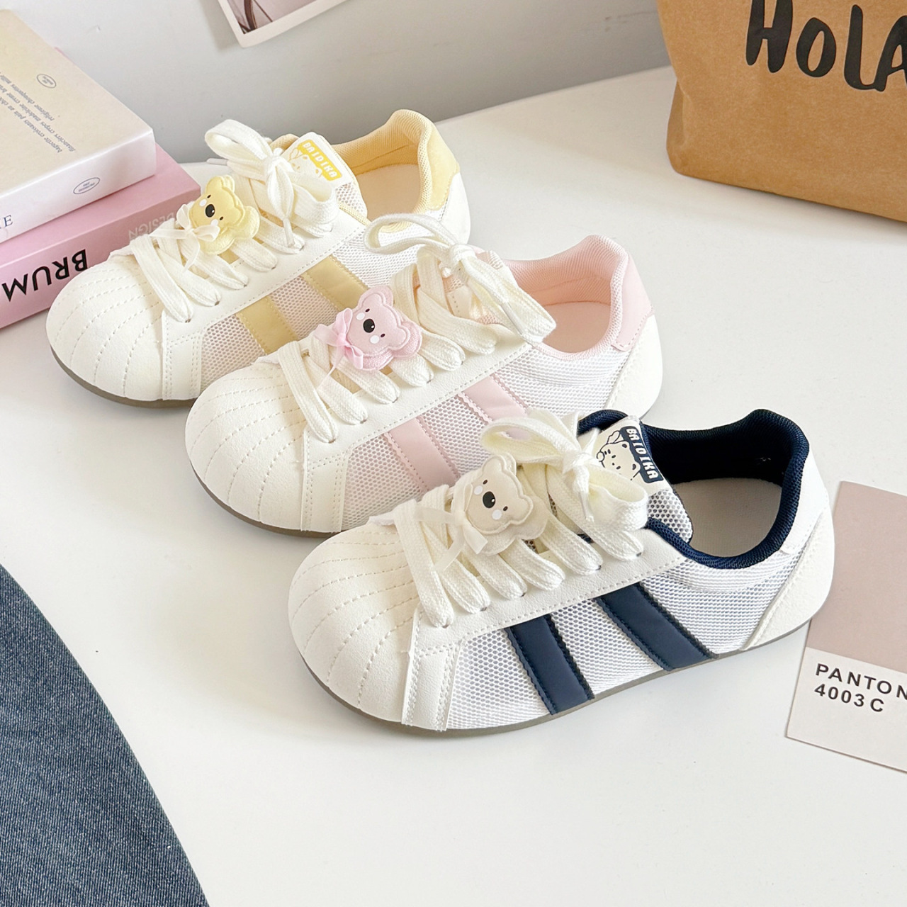 2026 nuevos zapatos de mujer primavera y verano zapatos de pan de suela gruesa zapatos deportivos casuales de skate de alto valor de los estudiantes zapatos blancos pequeños