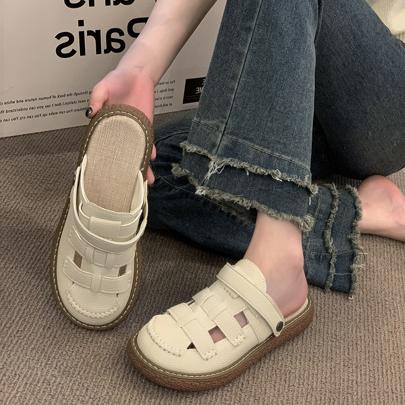 Sandalias Baotou para mujer 2025 nuevos zapatos con agujeros exteriores de verano dos medias zapatillas de suela gruesa zapatos romanos de playa