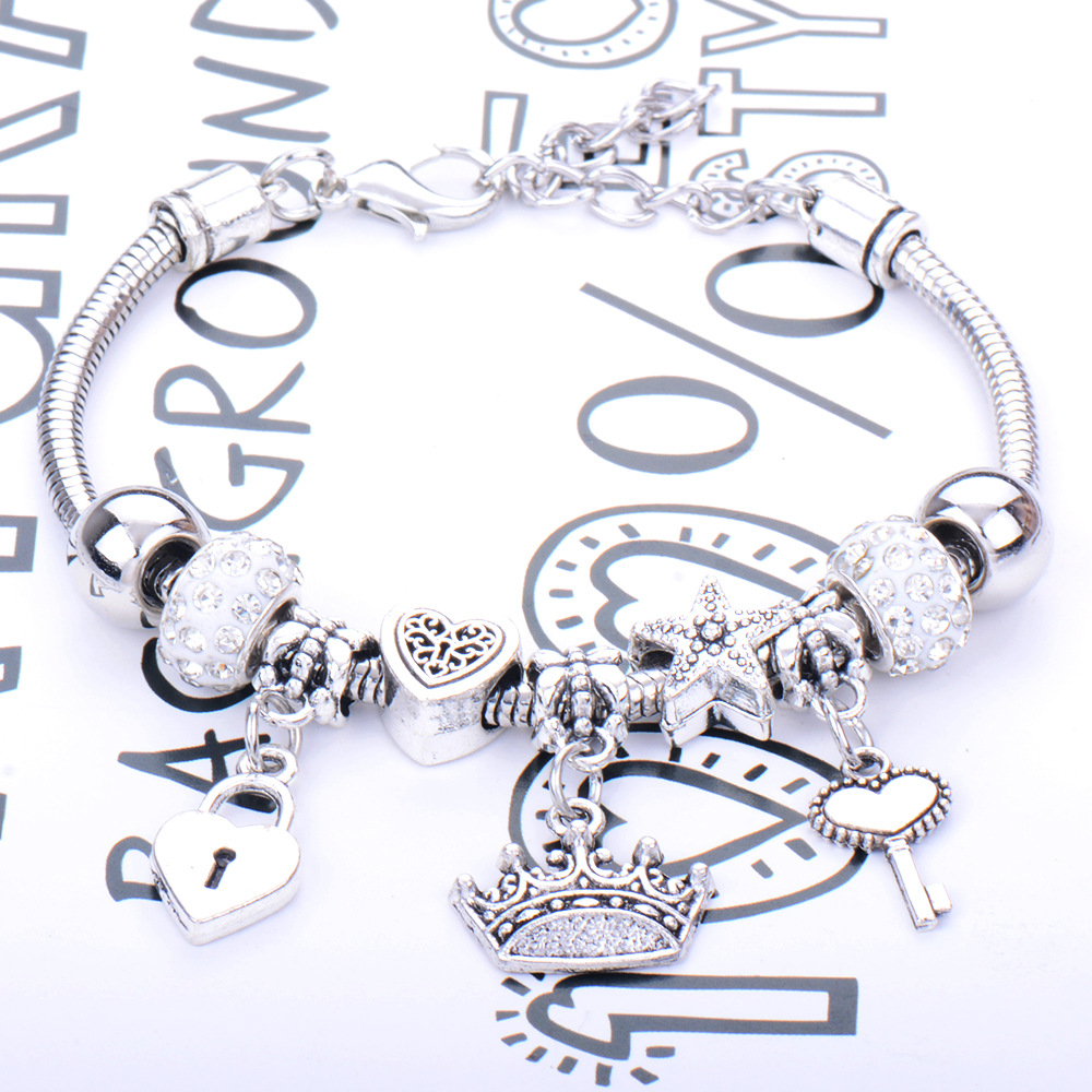 Ethnic Beaded Bracelet With Crown Pendant And Lobster Clasp_voghion.com