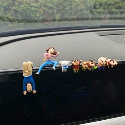 Cute Crayon Xiaoxin Car Central Console Screen Decoration Healing Car Decoration Girl Car Cartoon Doll (Car ornaments) - crayon-shin-chan-7-piece-setwith-traceless-glue