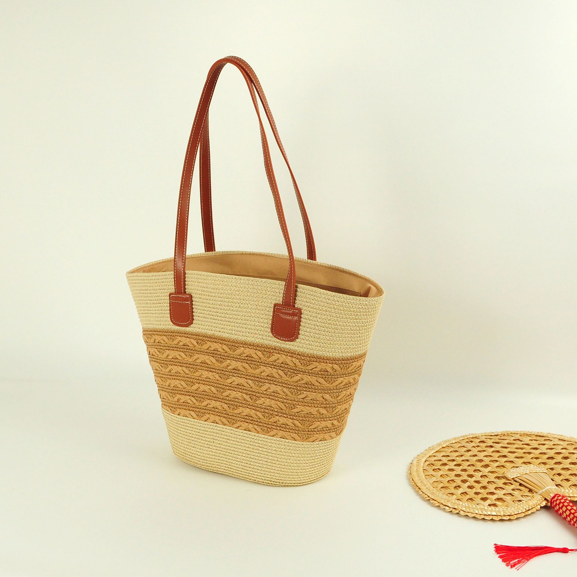 2024 새로운 가방 여행 가방 여성 조커 가방 짠 어깨 가방 비치 백