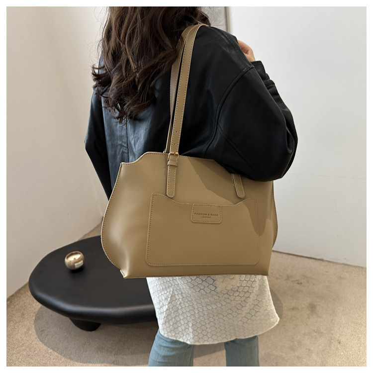 2024 New Popular Texture Large Capacity Tote Women's Trendy Fashion Leisure Student Commuter Bag_voghion.com