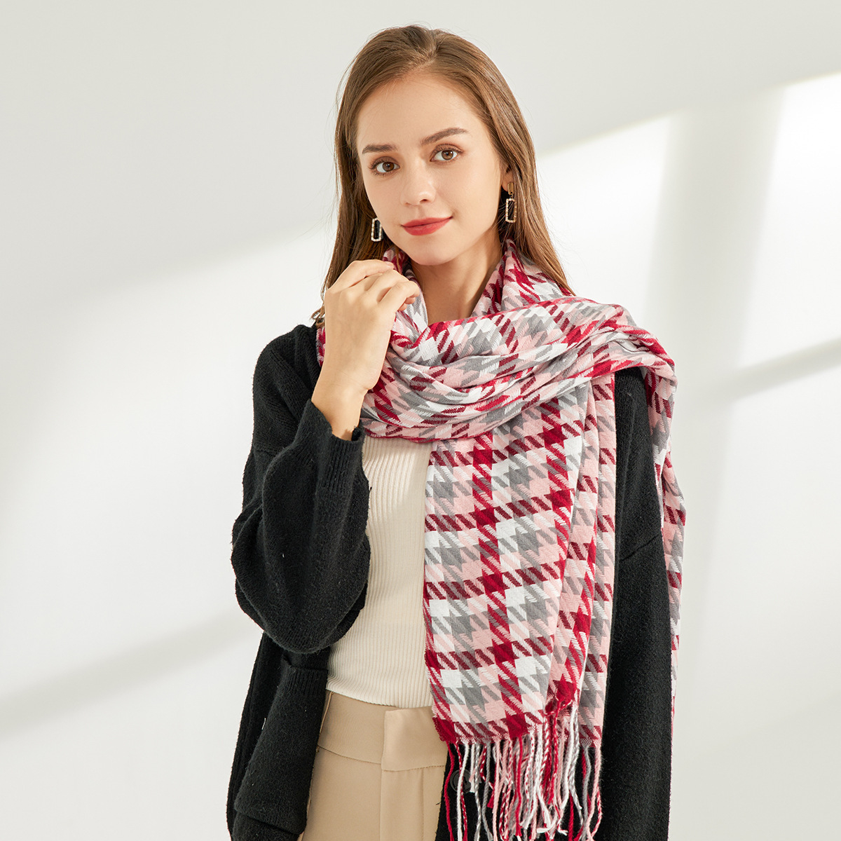 Bufanda escocesa Siya 2025 New England para mujer, estilo urbano cálido para otoño e invierno, calentador de cuello elegante de alta gama en stock.