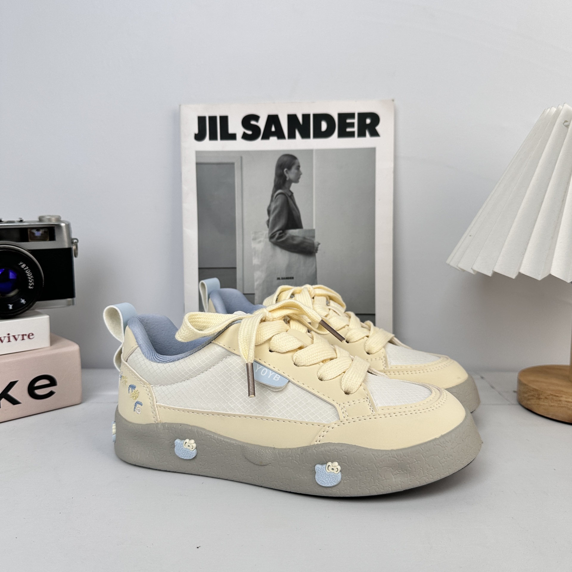 Yuanbo nicho diseño de zapatos de skate para mujeres 2025 nuevo tipo delgado con falda zapatos blancos transpirables zapatos casuales