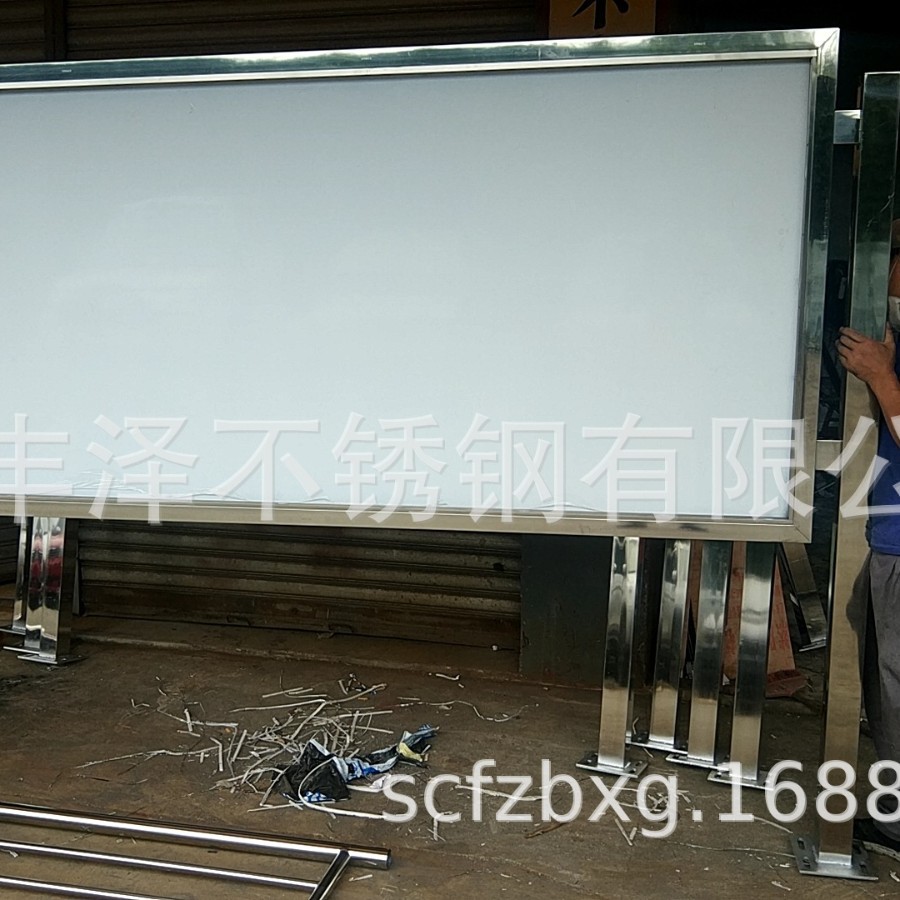 成都丰泽不锈钢 制作不锈钢滑槽玻璃橱窗  可单面双面户外宣传栏