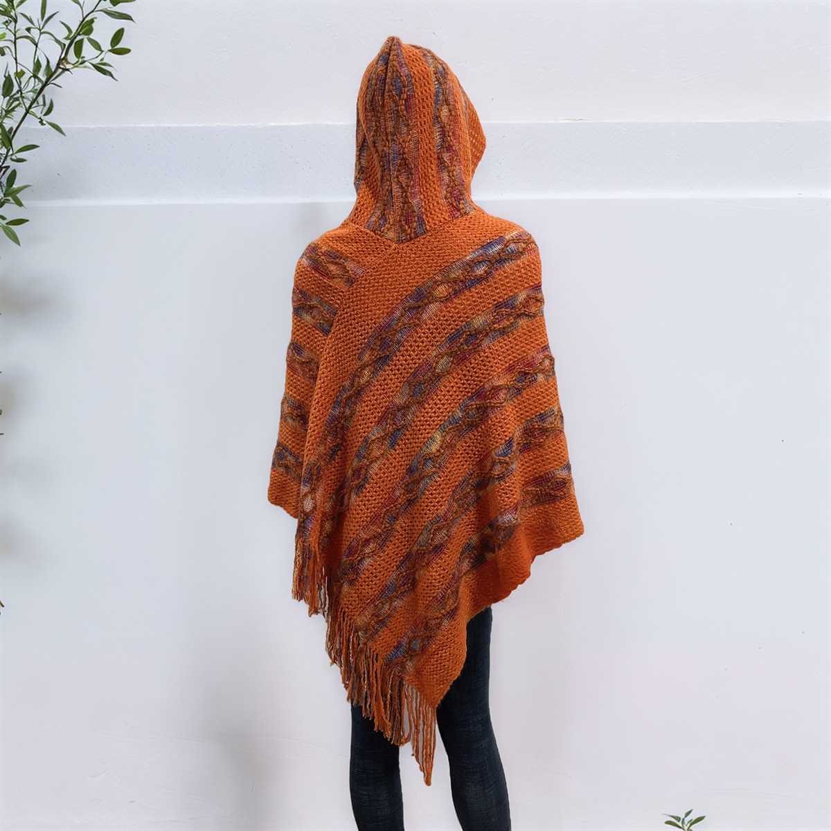 新款连帽提花流苏斗篷披肩女秋冬保暖外套彩色条纹宽松套头无袖衫