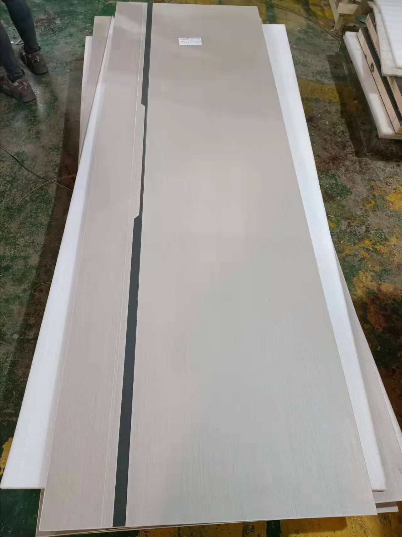 负离子轻奢木门