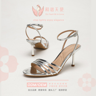 On feet& in love�o���߸���Ь�R�漚����ЬŮ��վ���ۼ���ŮЬ