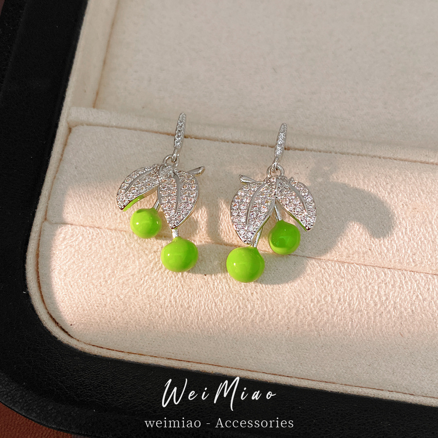 Resina cruzada de piedra iris collar de manzana ligero lujo nicho cadena de clavícula fresca y dulce conjunto de joyería