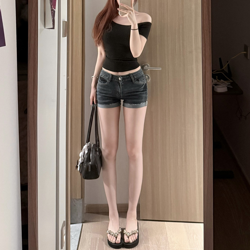 Low-Waisted Rolled-Edge Hip-Enhancing Denim Shorts for Women, Summer American Retro Style, Stretchy Slim-Fit Bodycon Hot Pants
