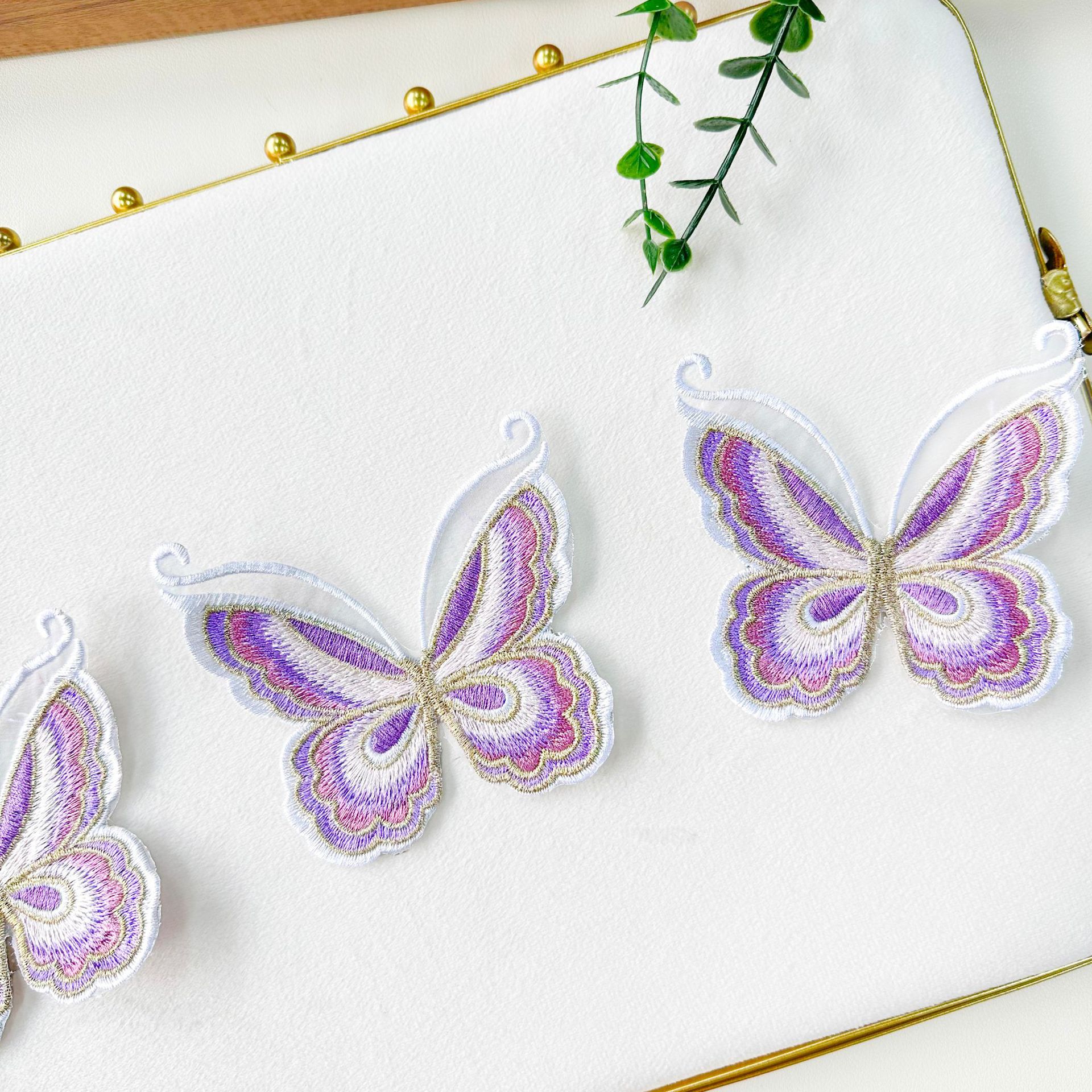 Mariposa de bordado púrpura hecha a mano DIY joyería decoración calcomanías ropa bolsas toque de cabello adornamiento de tela accesorios al por mayor image 4