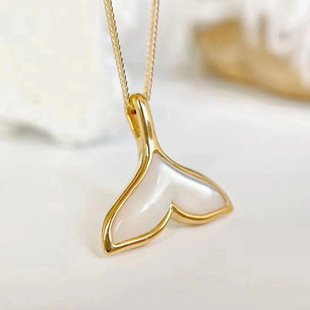 18K Gold Mermaid Fish Tail Pendant Au750 Color Gold Fish Tail White Mother-Of-Pearl Clavicle Chain Pendant Water Shell Gold Pendant