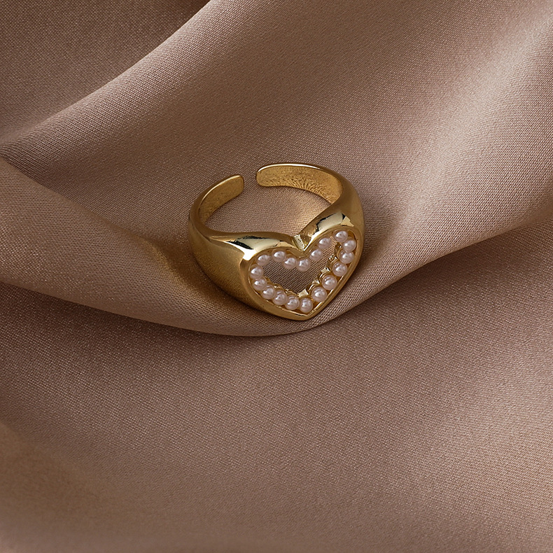 Retro Hollow Pearl Heart Open Ring display picture 3