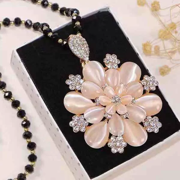 800 white cat's eye flower
