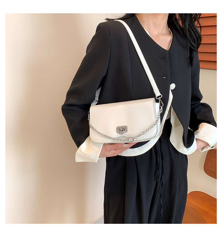 Bolso de hombro de color liso con diseño de axila coreana, sencillo y moderno, con diseño diagonal, para mujer, novedad de verano de 2024_voghion.com