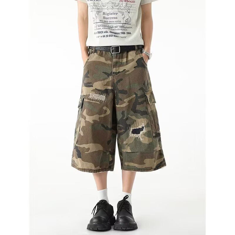 American-Style Ripped Patch Camouflage Denim Cropped Pants for Men, Loose Fit with Large Pockets, Lumberjack Youth Washed Wide-Leg Pants