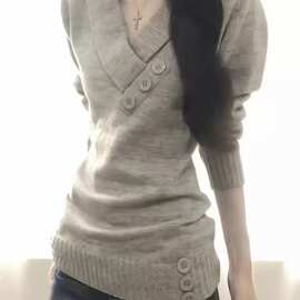 复古V领针织衫毛衣女2026年秋季长袖修身显瘦纽扣设计感打底上衣