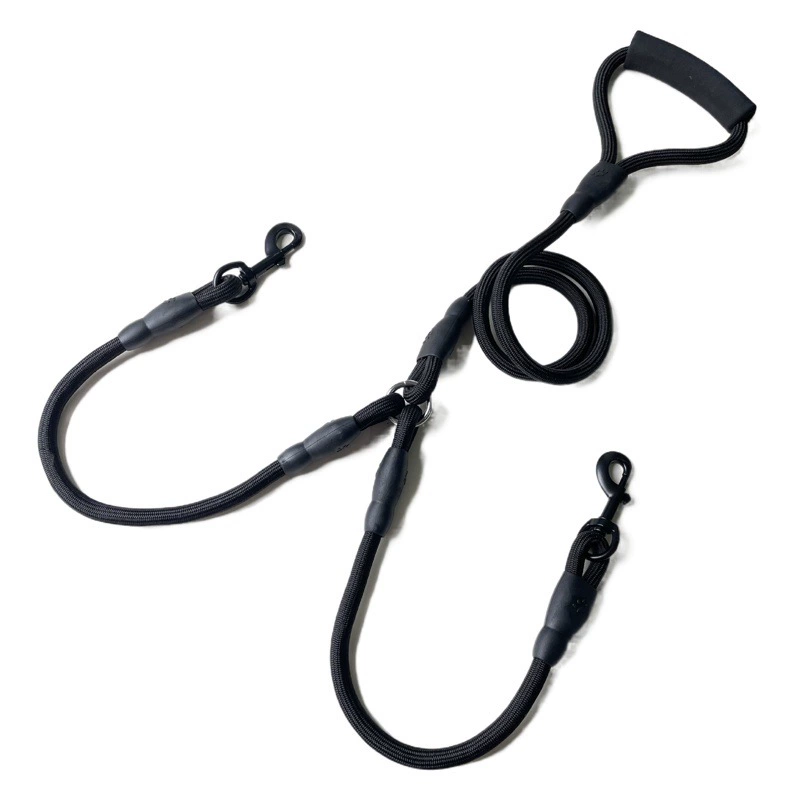 Товары для домашних животных оптом Тяговая веревка для домашних животных один перетащите две собаки прогулочная веревка ручная защита нейлоновая ручка круглая веревка двухголовая Тяговая веревка