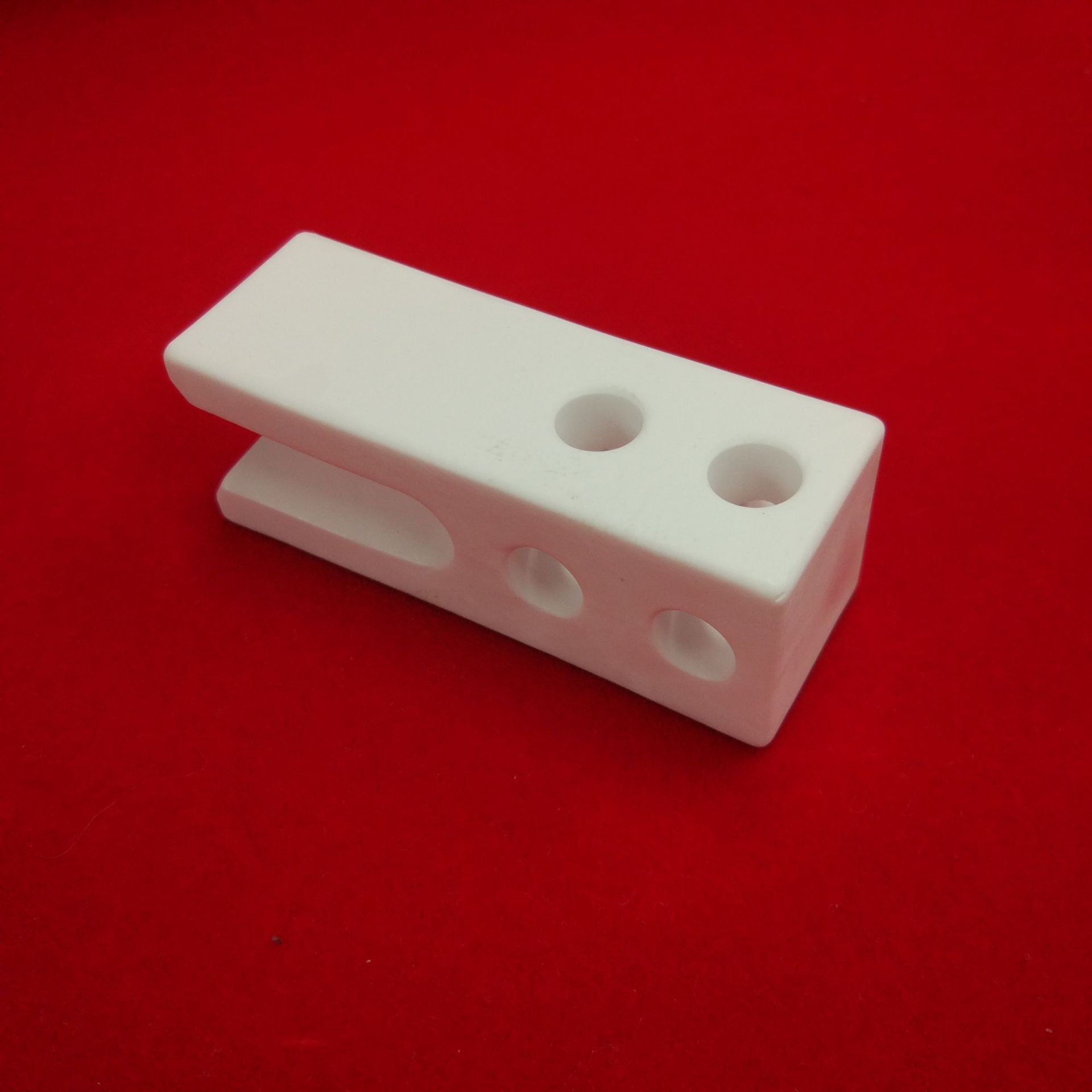 95% 氧化铝 U形槽件 钻孔陶瓷件 高硬度氧化铝陶瓷件 支持定做