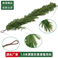 元のメーカーのクリスマスの藤のシミュレーションの松の針の植物の装飾のオリジナルの諾フォックスの祝日の置物の扉は国境を越えて掛けます。