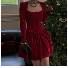 2024秋冬新款气质红色丝绒连衣裙女敬洒服小礼裙长袖方领蓬蓬裙