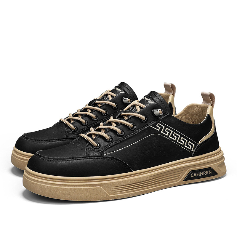 Zapatos de skate para hombres 2025 nuevos zapatos de primavera de cuero para hombres zapatos casuales para estudiantes jóvenes zapatos de moda de altura baja plana para hombres