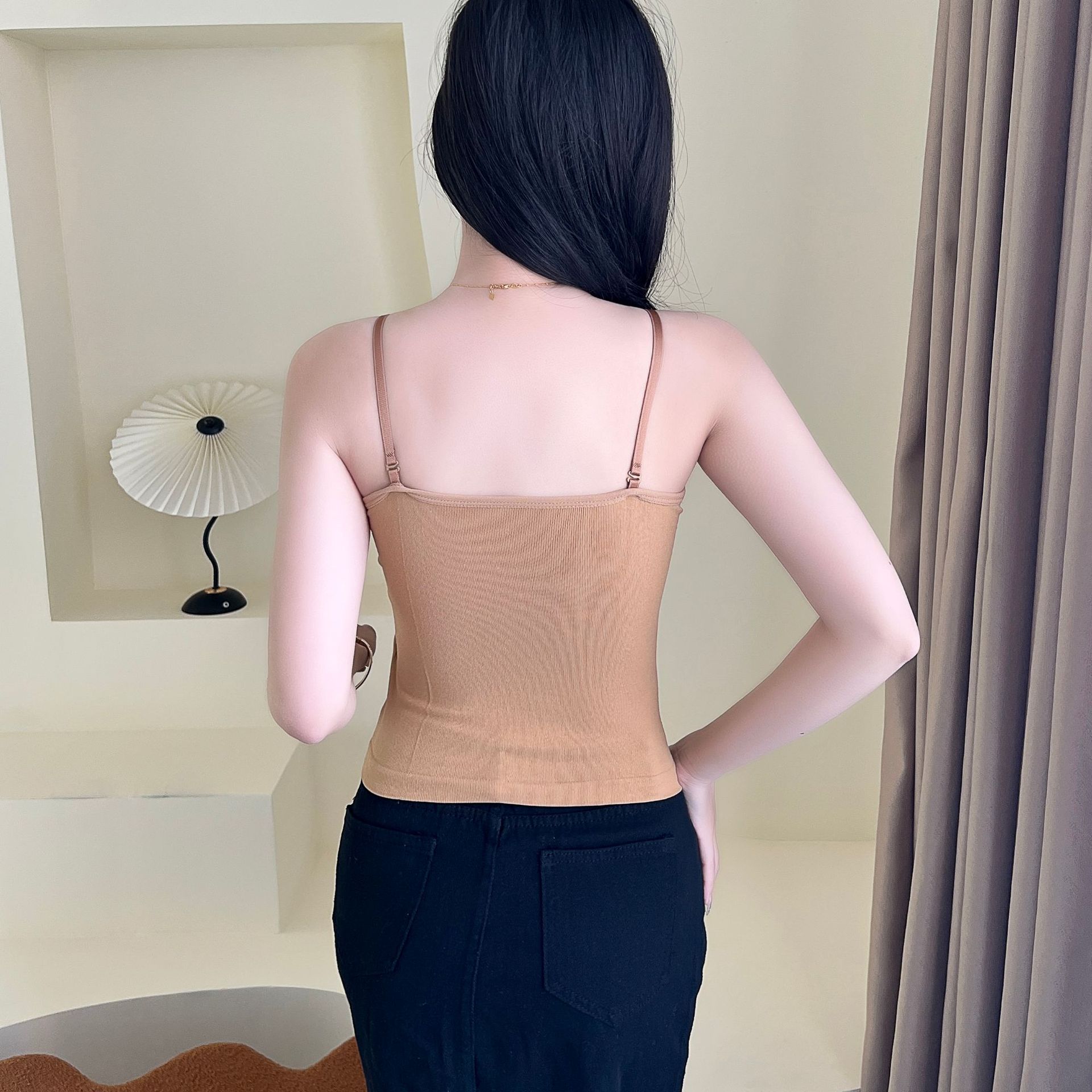 Estilo coreano belleza espalda camisola tubo superior de las mujeres taza fija chica caliente desgaste interior y exterior correa de hombro ajustable camisola