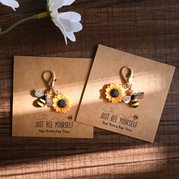 Cross-Border Bestseller Just Bee Yourself Encouragement Greeting Card, Bee Sunflower Keychain Small Gift Ornament