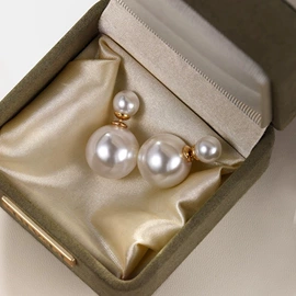 耳钉;耳环;耳夹