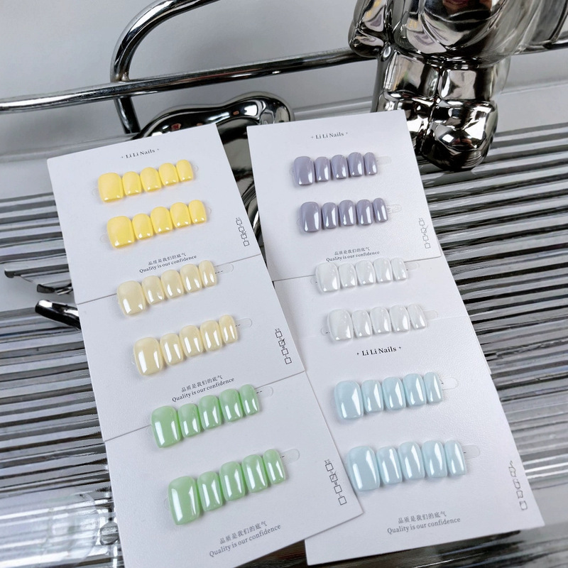 Nail Art in Solid Colors, Summer Dopamine Style, Instagram-Worthy, Short-Length, Tiktok and Xiaohongshu Trending Press-On Nails