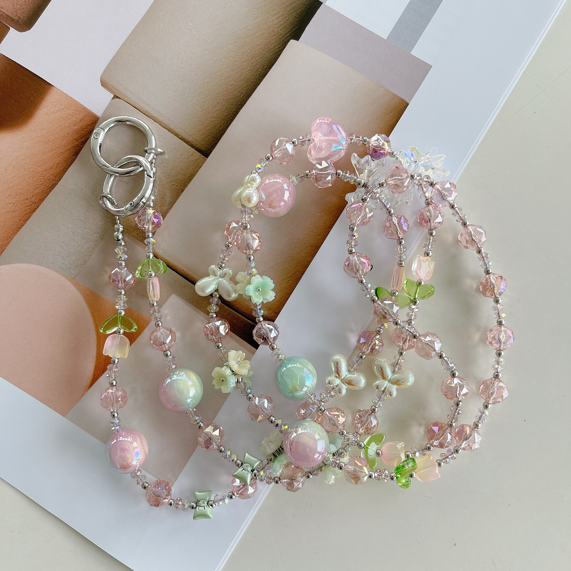 Cadena de teléfono móvil de alta gama hecha a mano boutique, cadena larga de cristal colorido femenino, cordón de teléfono móvil de moda, colgante de mensajero largo