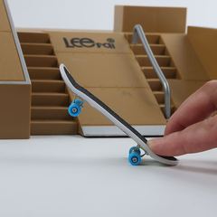 Cross-border sourcing creative finger movement scene desktop toy finger skateboard sculpture direct from the manufacturer