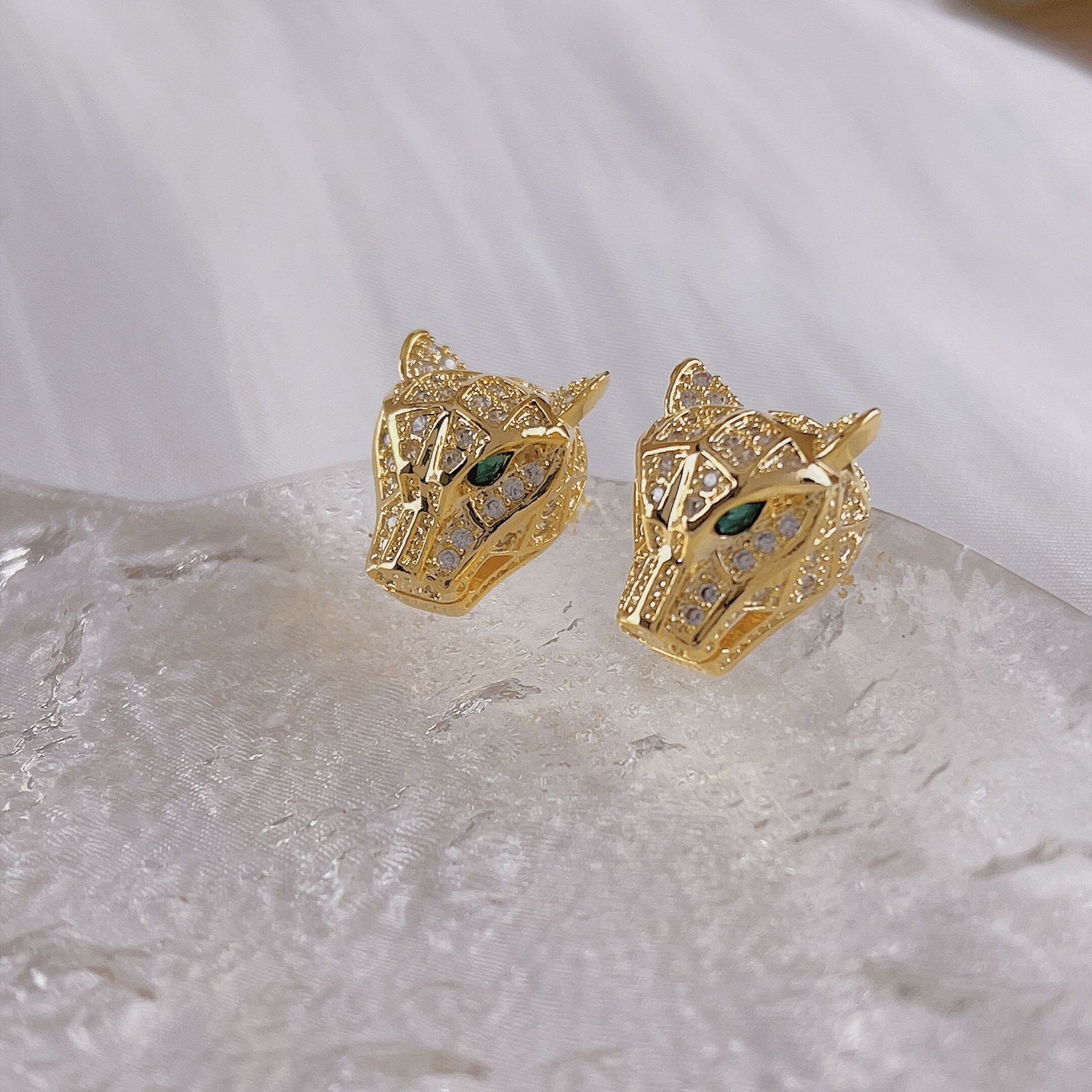 F8016 마이크로 임베디드 레오파드 귀걸이