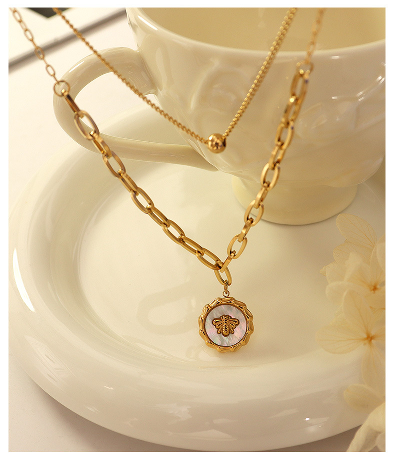 Simple small animal bee white sea shell pendant chain titanium steel 18K necklace