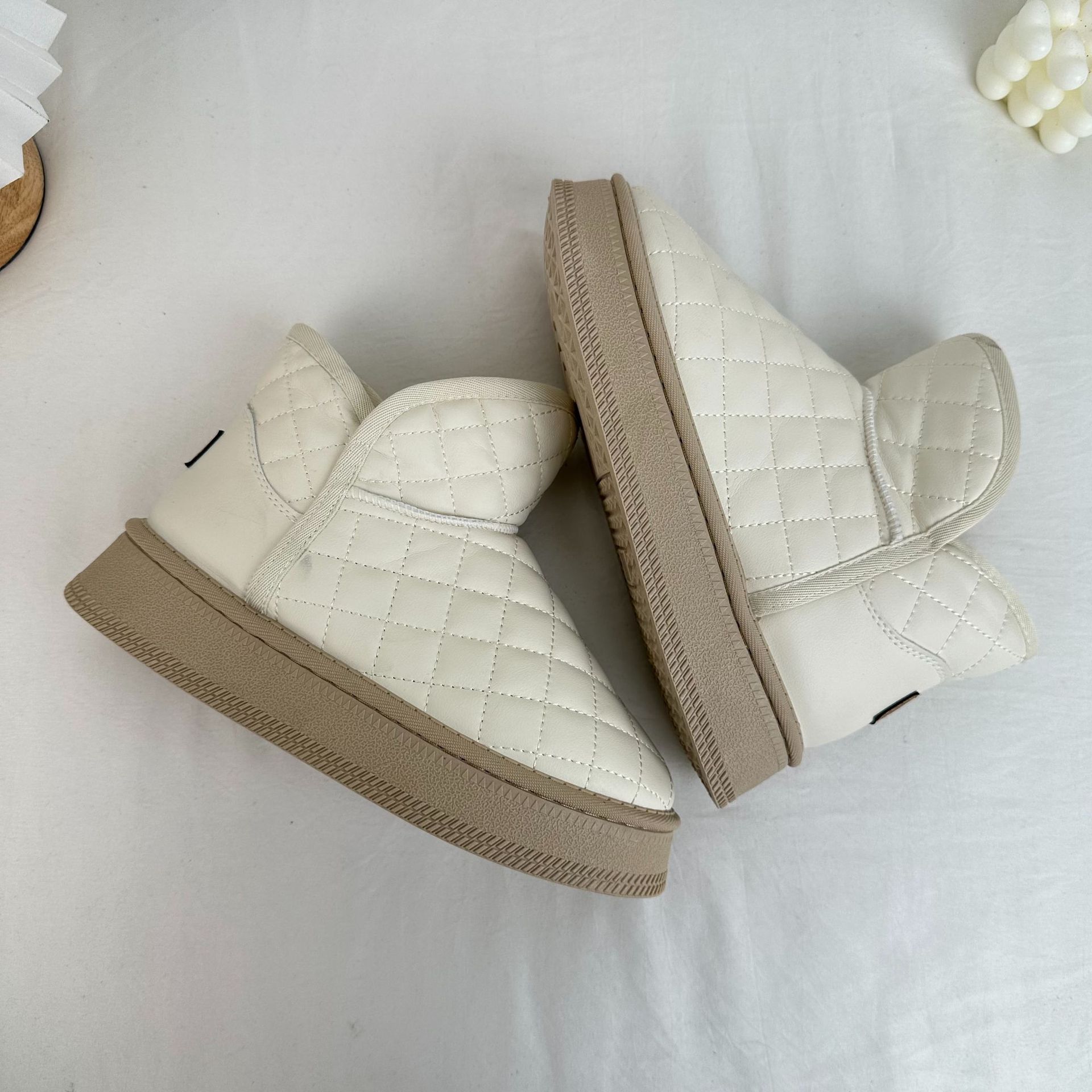 Zapatos de nieve de lana gruesa de onda lejana para mujer 2025 estudiantes de invierno nuevas botas cortas cálidas de todo fósforo más zapatos de mujer coreanos de terciopelo