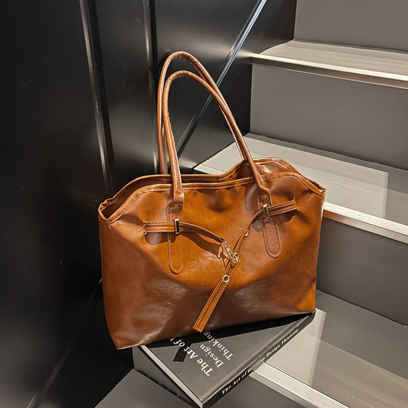 Bolso de mujer nuevo bolso de brazo de gran capacidad bolso especial de nicho de diseño retro moda 2024 bolso de hombro de mujer