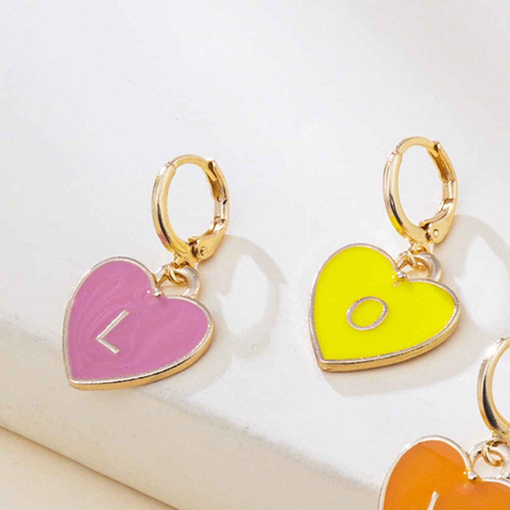 Vente En Gros Bijoux Lettre En Forme De Coeur Multicolore Boucles D&#39;oreilles Lettre Love Nihaojewelry display picture 4