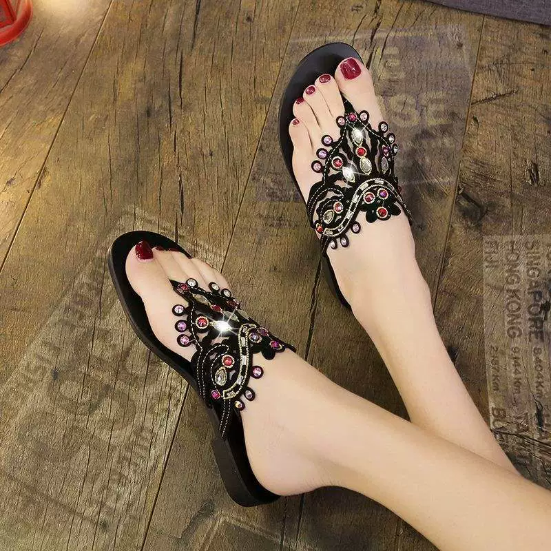 Женские шлепанцы лето 2025, новый стиль, вышивка стразами, пляжная обувь, нескользящие, модные, нишевый дизайн, зарубежный стиль