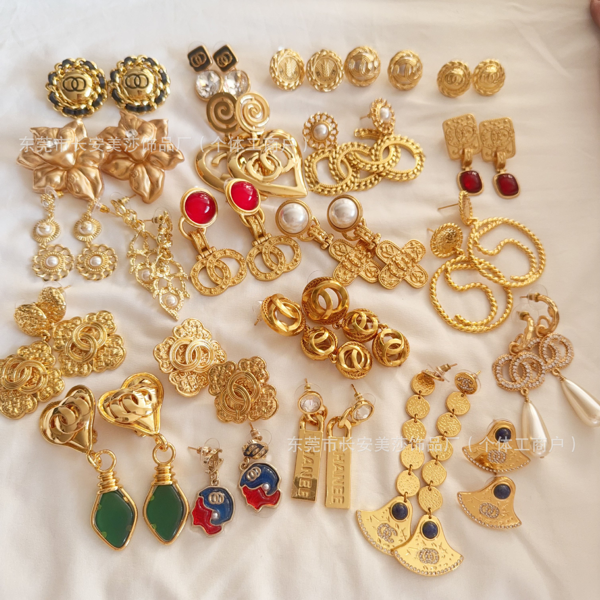 Vintage Chanel-Style Earrings for Women, Antique Gold Retro Heavy-Duty Earrings, Non-Pierced Ear Clips, Factory Direct Sale